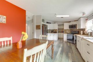 Family-Friendly Palm City Home 14 Mi to Beach! - 8