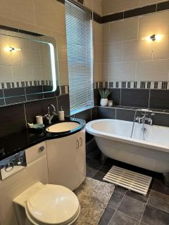 Comfy Stay Near City & Station - Preston - 8