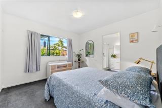 5 Minutes Walk to Matakana Village - 5