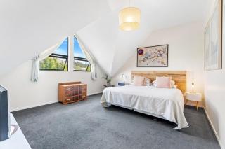 5 Minutes Walk to Matakana Village - 2