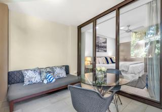 Belle Escapes 328 Stylish Studio in Beachfront Resort Palm Cove - Palm Cove - 6