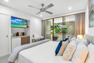 Belle Escapes 328 Stylish Studio in Beachfront Resort Palm Cove - Palm Cove - 1