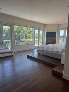 Upscale Residence with Pool and Spa - 8
