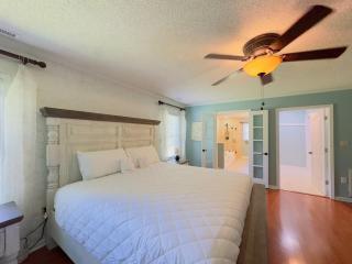 Sunlit Hideaway 3BR 2BA house pool - Little River - 6