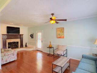 Sunlit Hideaway 3BR 2BA house pool - Little River - 3