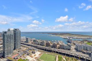 Sky-High Penthouse Breathtaking City Views - 7