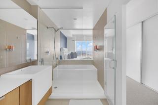 Sky-High Penthouse Breathtaking City Views - 6