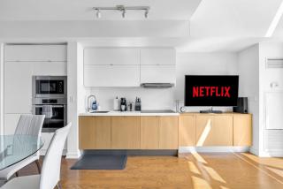 Sky-High Penthouse Breathtaking City Views - 4