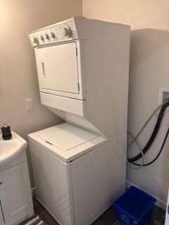 Charm Private Room in Beaumont near YEG Airport with Shared Bathroom and Shared Kitchen - Nisku - 1