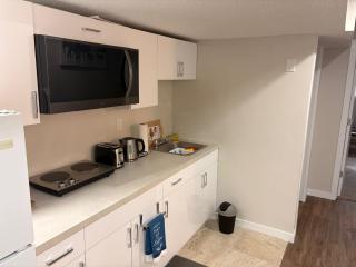 Charm Private Room in Beaumont near YEG Airport with Shared Bathroom and Shared Kitchen - Nisku - 5