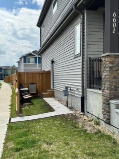 Charm Private Room in Beaumont near YEG Airport with Shared Bathroom and Shared Kitchen - Nisku - 6