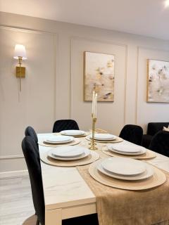 Luxury Liverpool City Centre Apartment with Balcony, Sleeps 8, Near Liverpool ONE and Royal Albert Docks - 9