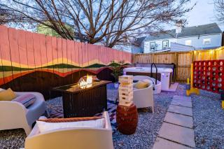 Themed Property on Carson St with Hot Tub - 2