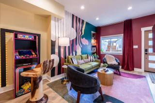 Themed Property on Carson St with Hot Tub - 2