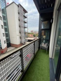Luxury Liverpool City Centre Apartment with Balcony, Sleeps 8, Near Liverpool ONE and Royal Albert Docks - Liverpool - 9