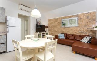 Amazing Home In Njivice With Kitchen - 1