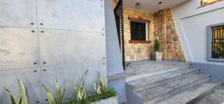 Hermosa y Elegante casa en Alto Barinas en alquiler - 1