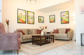 Charming 3BR Oasis in Masdar City - Pool, Private Parking & Near Masdar Park - 0