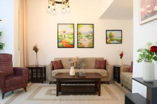 Charming 3BR Oasis in Masdar City - Pool, Private Parking & Near Masdar Park - Abu Dhabi - 9