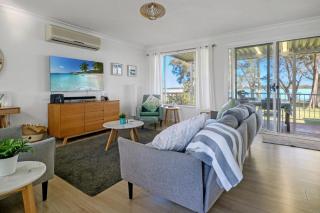 Lake Front Home Relax Unwind - Budgewoi - 8