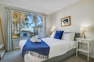 Lake Front Home Relax Unwind - Budgewoi - 6
