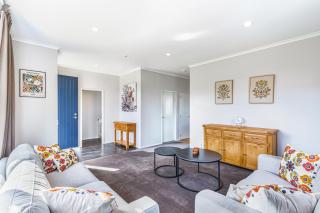Comfy 4BR Home w Mt Wellington View Zodiak Stays - Auckland - 0