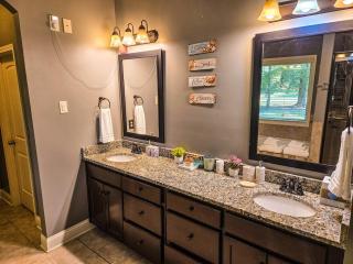 Lakefront Retreat with Pool, Game Room & Private Pier - - 8