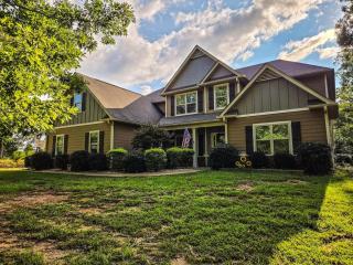 Lakefront Retreat with Pool, Game Room & Private Pier - - 5