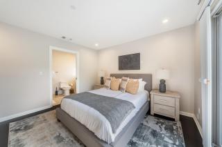 Spacious Hollywood Private Villa with 7 Bedrooms and Pool - 4