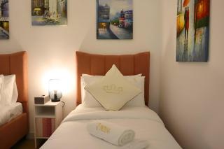 Charming 3BR Oasis in Masdar City - Pool, Private Parking & Near Masdar Park - 8
