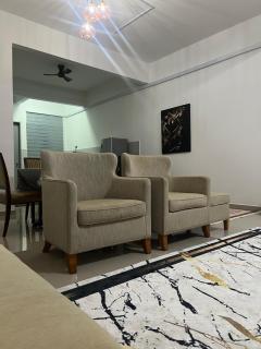 Sampoisgt Homestay - 3 Bedrooms, Free 4 Private Parking, Extra mattresses available - 1