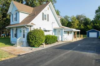 Charming farm house with hot tub by Camp Perry - 7