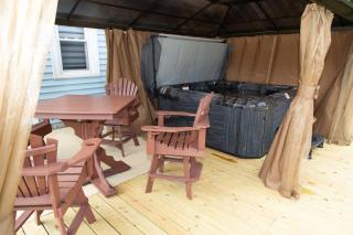 Charming farm house with hot tub by Camp Perry - 4