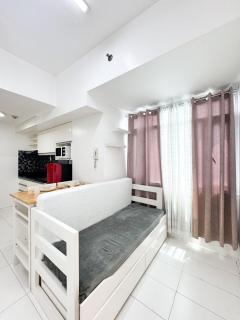 Vanity Calm Bedroom in Ortigas Center - 9