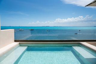 Beachfront Luxe Penthouse Studio in Isla Mujeres - 9