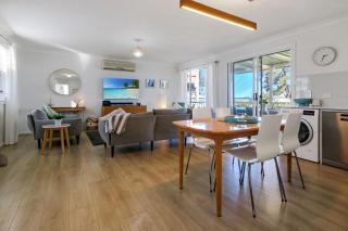 Lake Front Home Relax Unwind - Budgewoi - 4