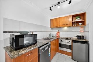 1BR Near Kings Park Pool & Free Parking - 4