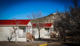 Verde Valley One-Bedroom Park Model Cabin 14 - 4