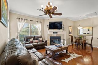 Texas Ranch Retro Escape 2BR 2BA, Walk to UT, Moody - Austin - 3