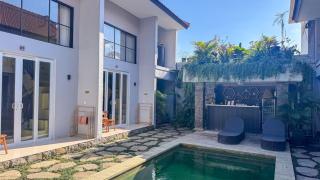 Loft Hideaway Villa with Sofa Bed Central Canggu - 5