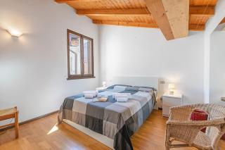 Skylight - Happy Rentals - 7