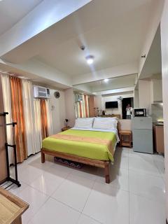staycation near manila airport across NAIA terminal 3,13 min drive to terminal 2 and 1, Vexy Condotel located at 101 newport manila - Manila - 0