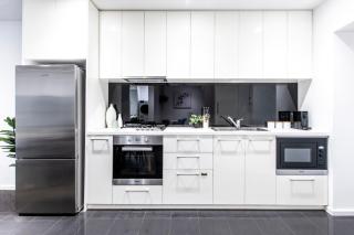 Green & Serene 1BR - Pool, Gym & Stylish City - Melbourne - 8