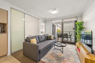 Stylish Apt in Best Location! Free Parking and WiFi - 9
