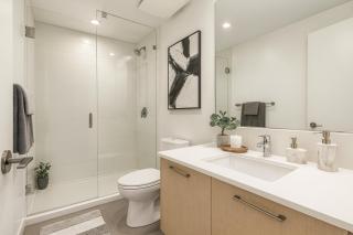 Upscale 2 Bedroom Condo with Amenities and Central Access - Vancouver - 2