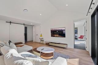 Mountain Escape by Remarkables 9 | 5-bedrooms - 8