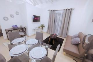 Modern & Central Dining & Nightlife - - 9