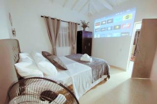 Modern & Central Dining & Nightlife - - 8