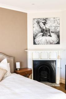Waterfront Stylish & Charming City Retreat - 3