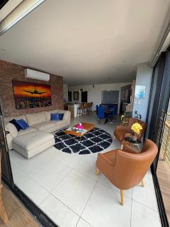 Stylish Stay with Stunning Views - 4